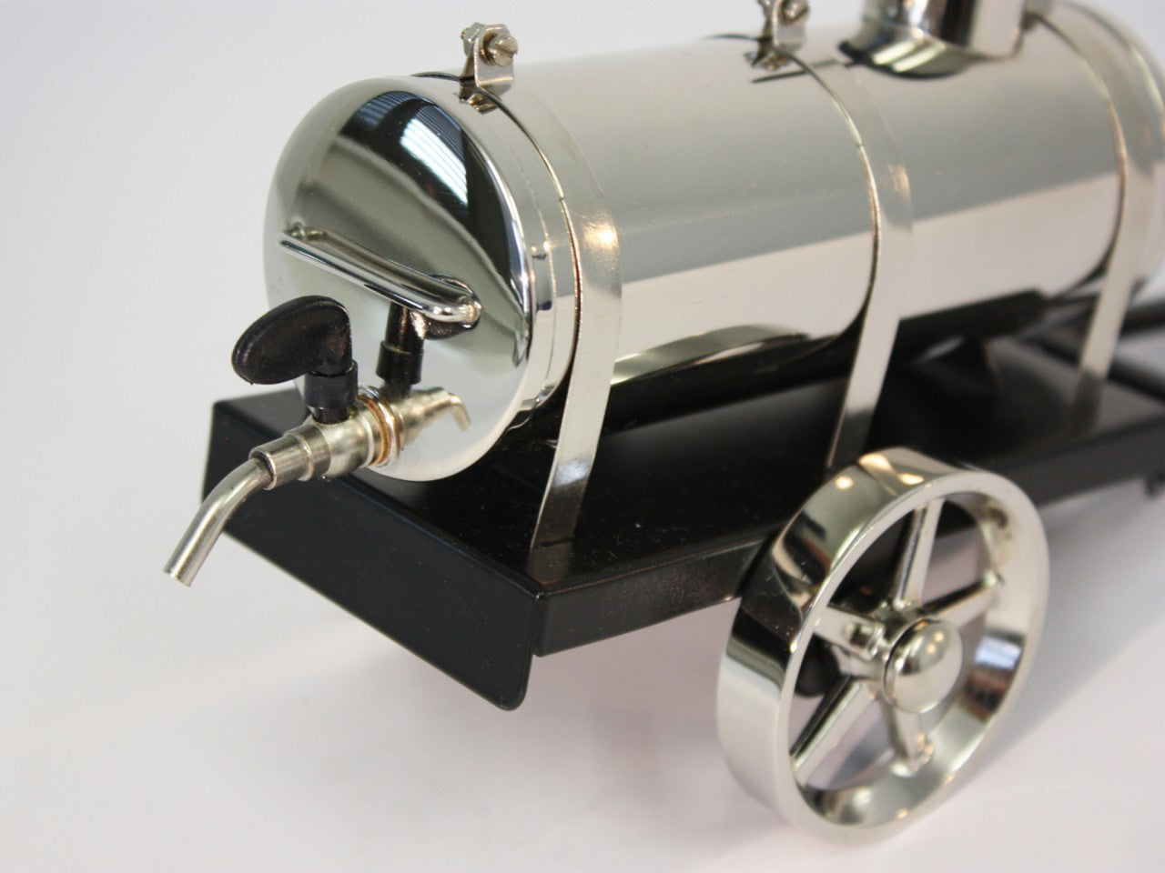Le chariot d'eau Wilesco A388 noir/nickel